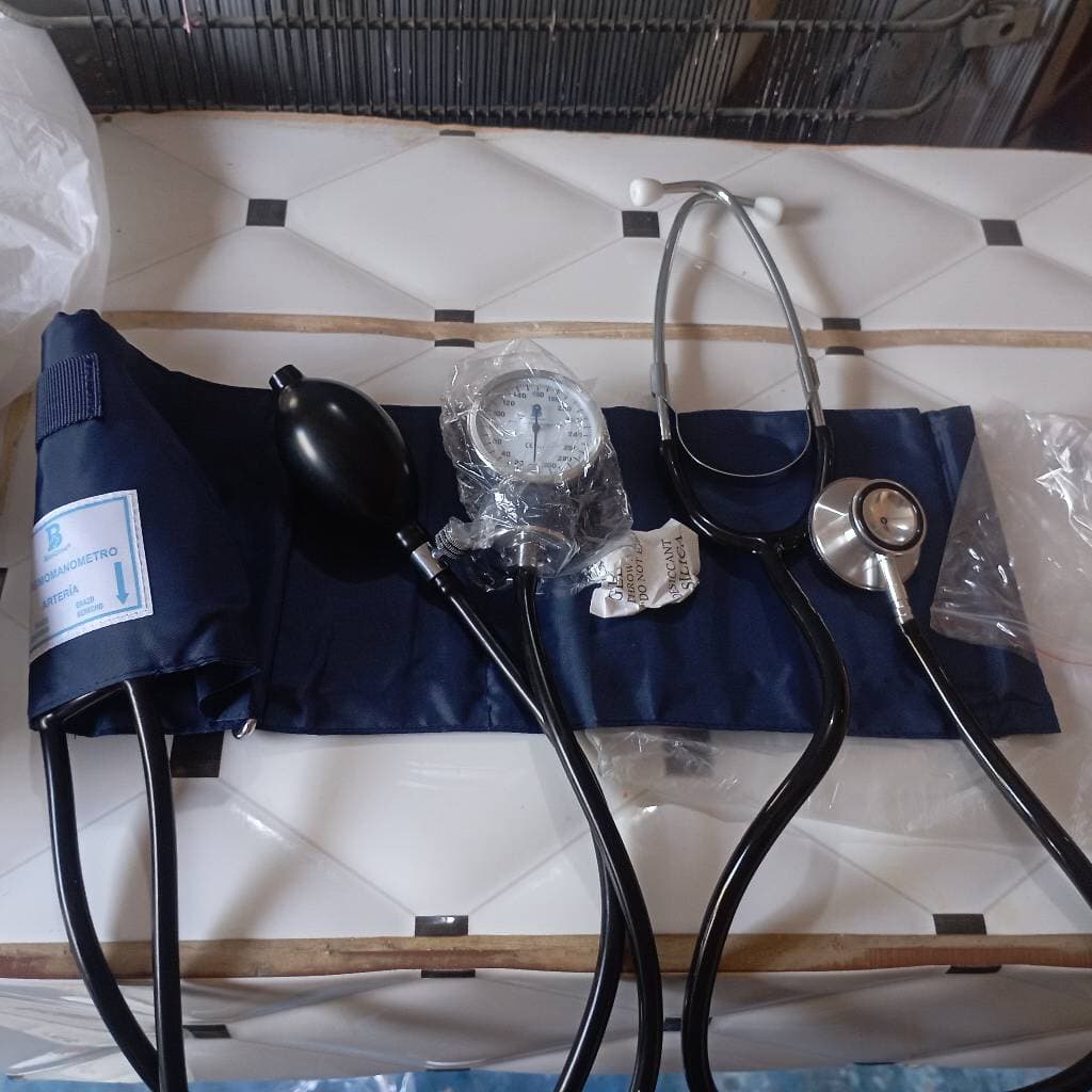 Kit de estetoscopio y esfigmomanometro